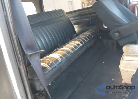 1981 Ford Bronco U100 z USA, uszkodzony, nr VIN 1FMEU15G8BLA45769